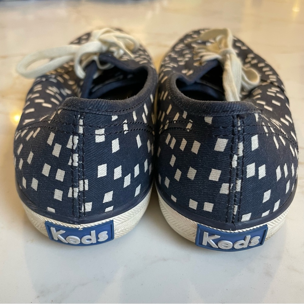 Size 10 women’s KEDS. EUC. Navy and white. Cute, casual shoe! Nautical vibes - Picture 3 of 7